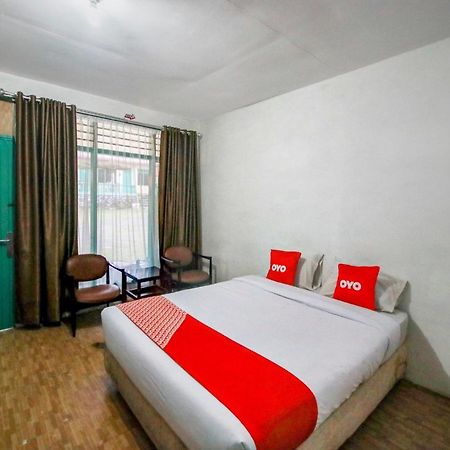 Oyo 2322 Dien Karona Hotel Берастаги Экстерьер фото