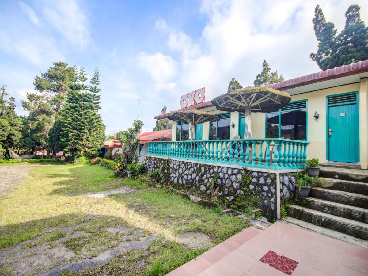 Oyo 2322 Dien Karona Hotel Берастаги Экстерьер фото
