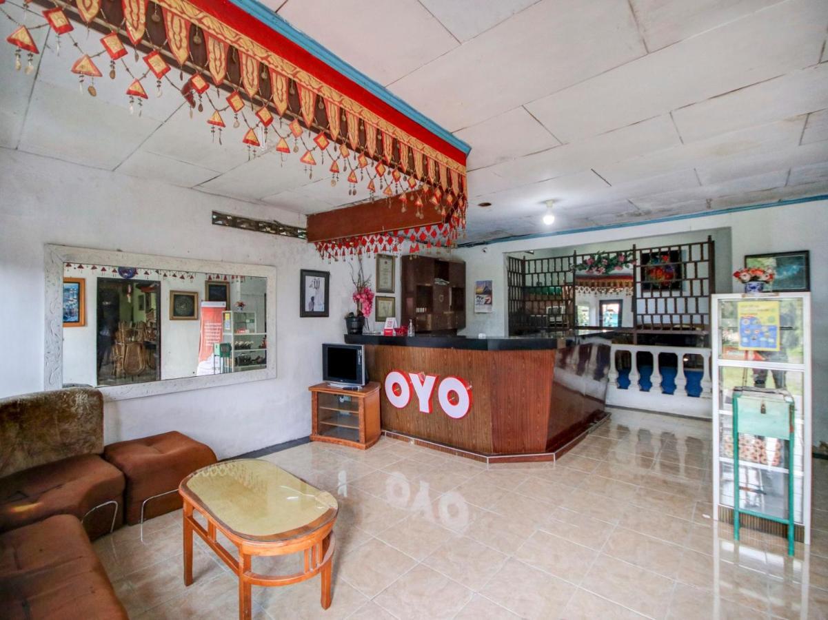 Oyo 2322 Dien Karona Hotel Берастаги Экстерьер фото