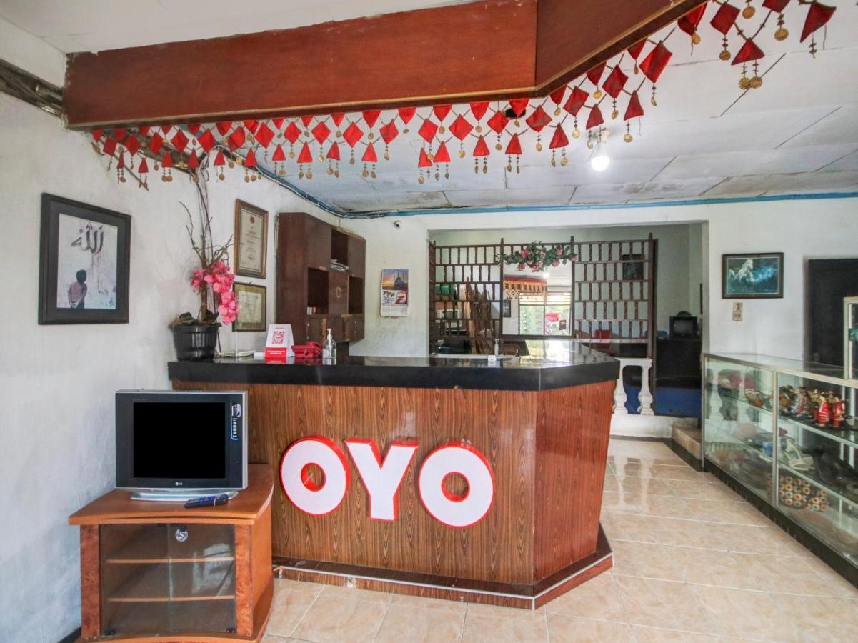Oyo 2322 Dien Karona Hotel Берастаги Экстерьер фото