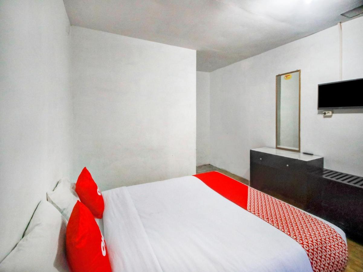 Oyo 2322 Dien Karona Hotel Берастаги Экстерьер фото