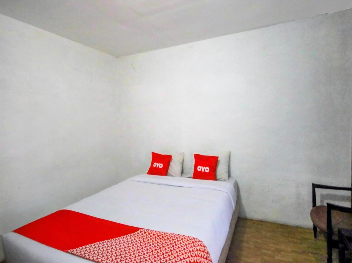 Oyo 2322 Dien Karona Hotel Берастаги Экстерьер фото