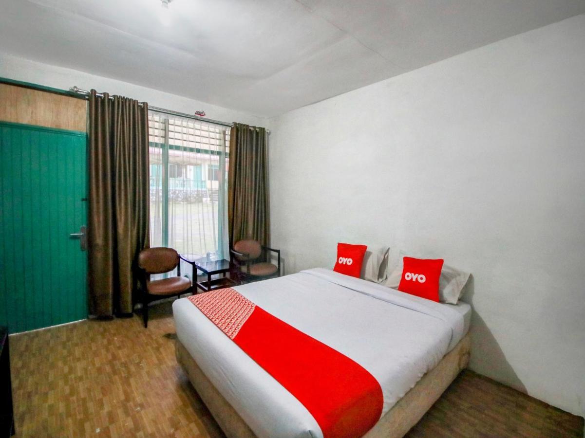 Oyo 2322 Dien Karona Hotel Берастаги Экстерьер фото