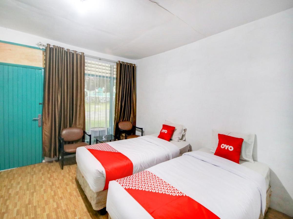 Oyo 2322 Dien Karona Hotel Берастаги Экстерьер фото