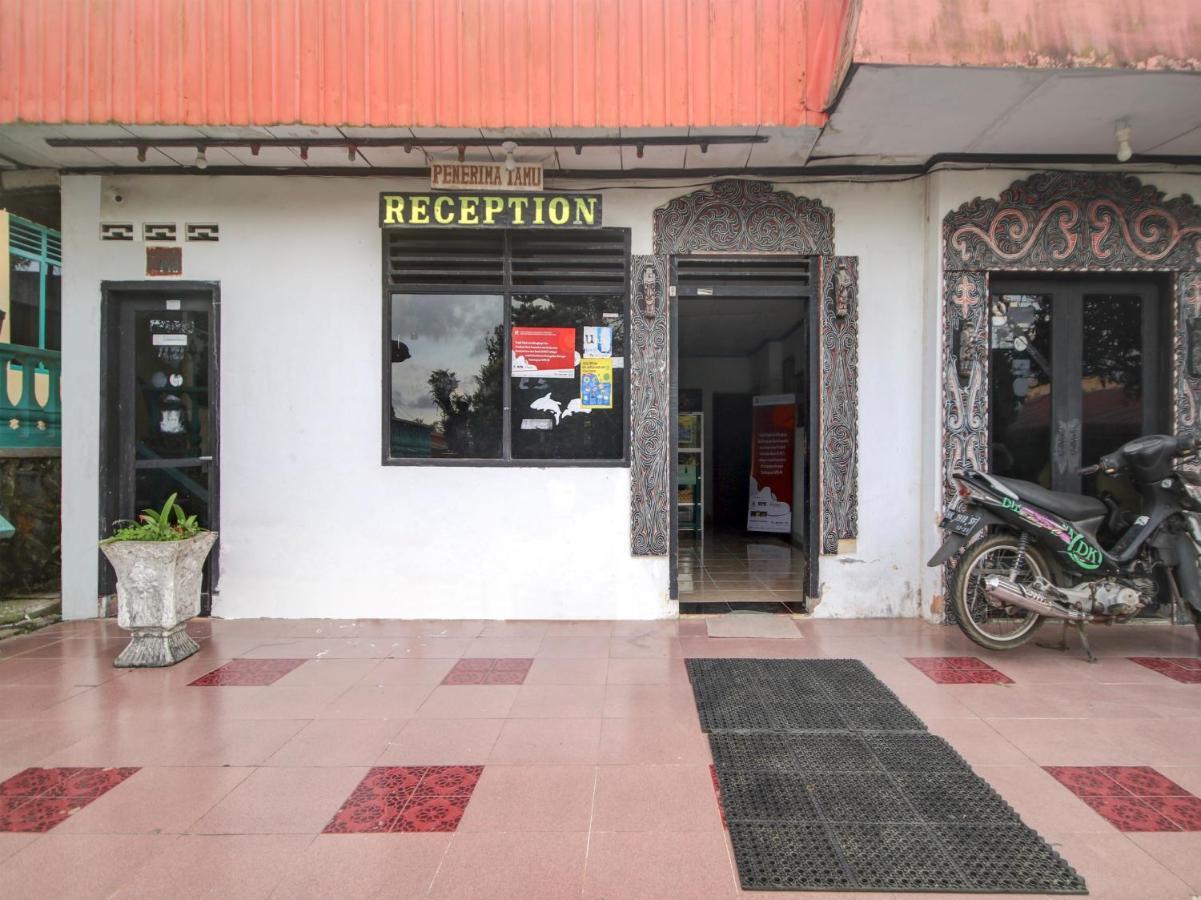 Oyo 2322 Dien Karona Hotel Берастаги Экстерьер фото