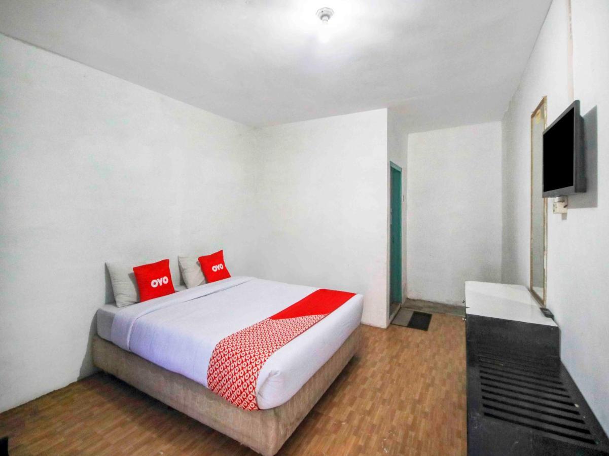 Oyo 2322 Dien Karona Hotel Берастаги Экстерьер фото